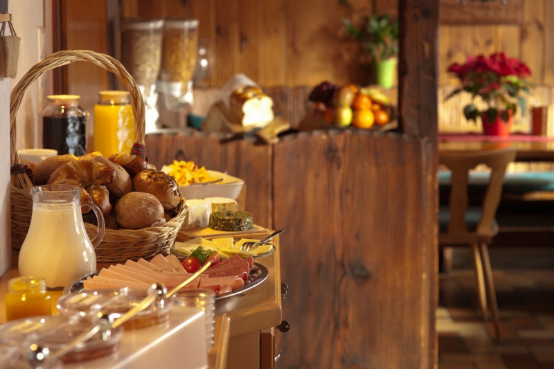 brasserie-BIOT-min_breakfast_buffet_food_restaurant_meal_hotel_plate_fresh-718745